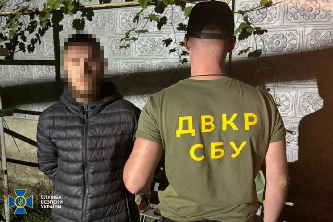 СБУ затримала дезертира, який на замовлення російської розвідки коригував удари по Вінницькій і Сумській областях/Фото: SBUkr На замовлення розвідки рф коригував удари по Вінницькій і Сумській областях: СБУ затримала дезертира
