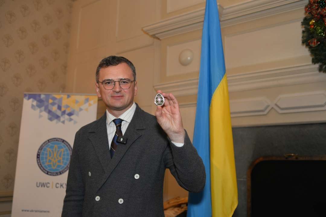 Дмитро Кулеба провів різдвяні свята на Гуцульщині / Фото: instagram.com/dmytro_kuleba Дмитро Кулеба колядував на Гуцульщині у традиційному вбранні