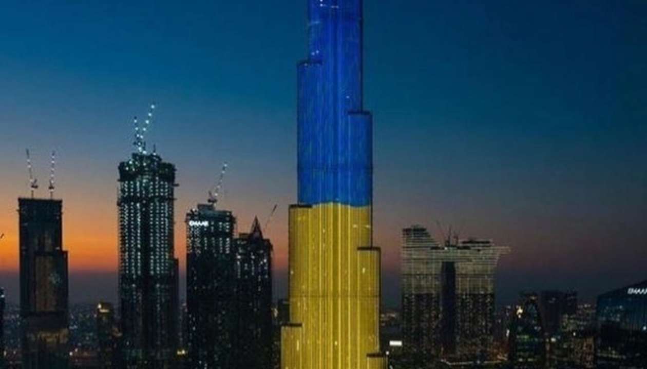 Найвищий хмарочос світу засвітився кольорами українського прапора
