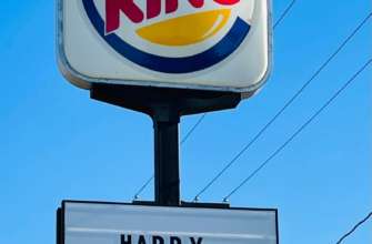 Фото: Jeff Clutch for Facebook В США белка каждый день приходит в ресторан Burger King