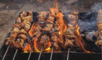 Как правильно нарезать мясо на шашлык/Фото: Рexels Как правильно нарезать мясо на шашлык/Фото: Рexels