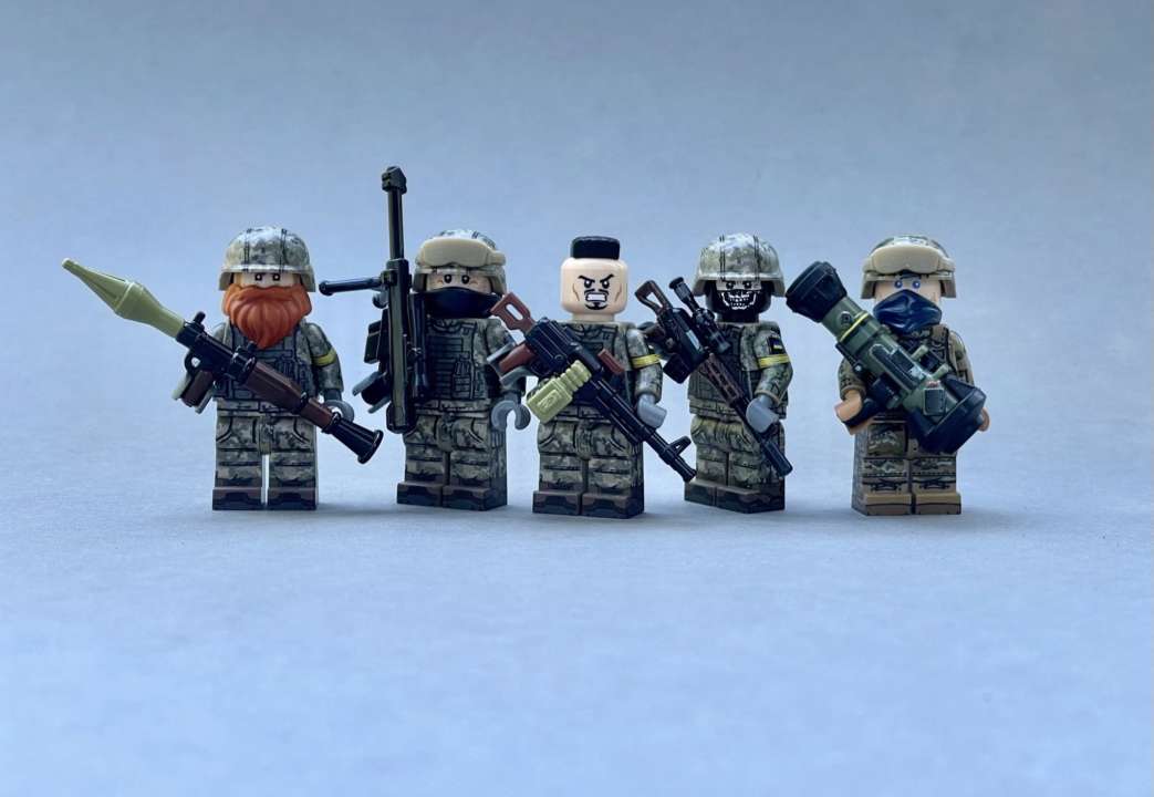 LEGO представила фігурки присвячені захисникам "Азовсталі"/Фото: Ендрю Бікрафт