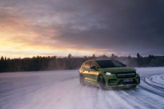 Фото: Skoda Skoda Enyaq встановив світовий рекорд з дріфту на льоду. Відео