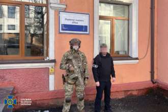 СБУ затримала організаторів корупційної схеми на Житомирські митниці/Фото: СБУ Начальниця Житомирської митниці брала хабарі за ввіз товарів в Україну: СБУ затримала корупціонерку