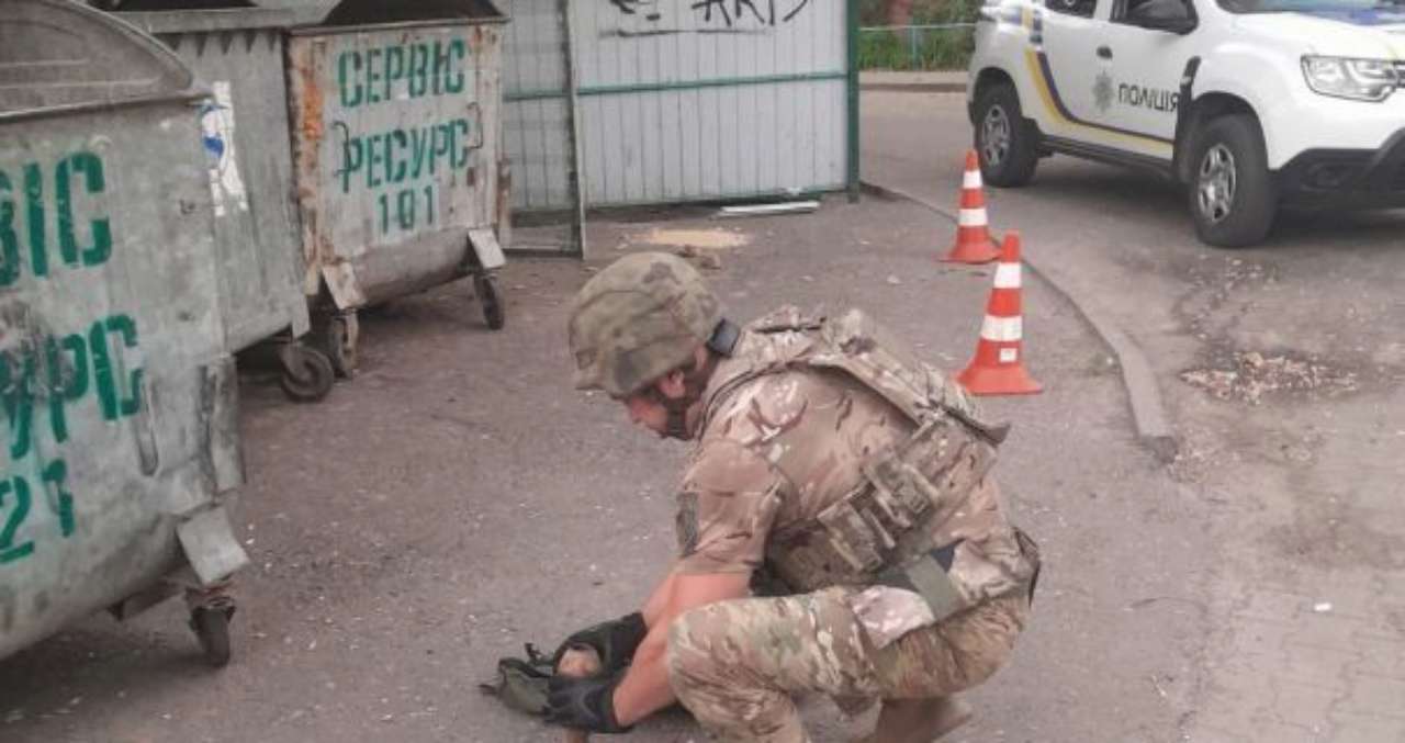 Міна у смітнику: житель Сумщини виявив небезпечну знахідку