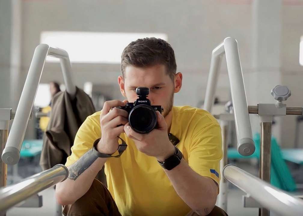 Сейчас Дмитрий продолжает службу в ВСУ и работает фотографом/Фото: kztsky/instagram "Орест" из "Азовстали" рассказал о своем опыте пребывания в плену: смотреть интервью