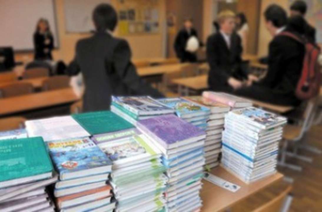 Учебники для 7 класса до сих пор не доставлены в полном объеме в регионы — Бабак