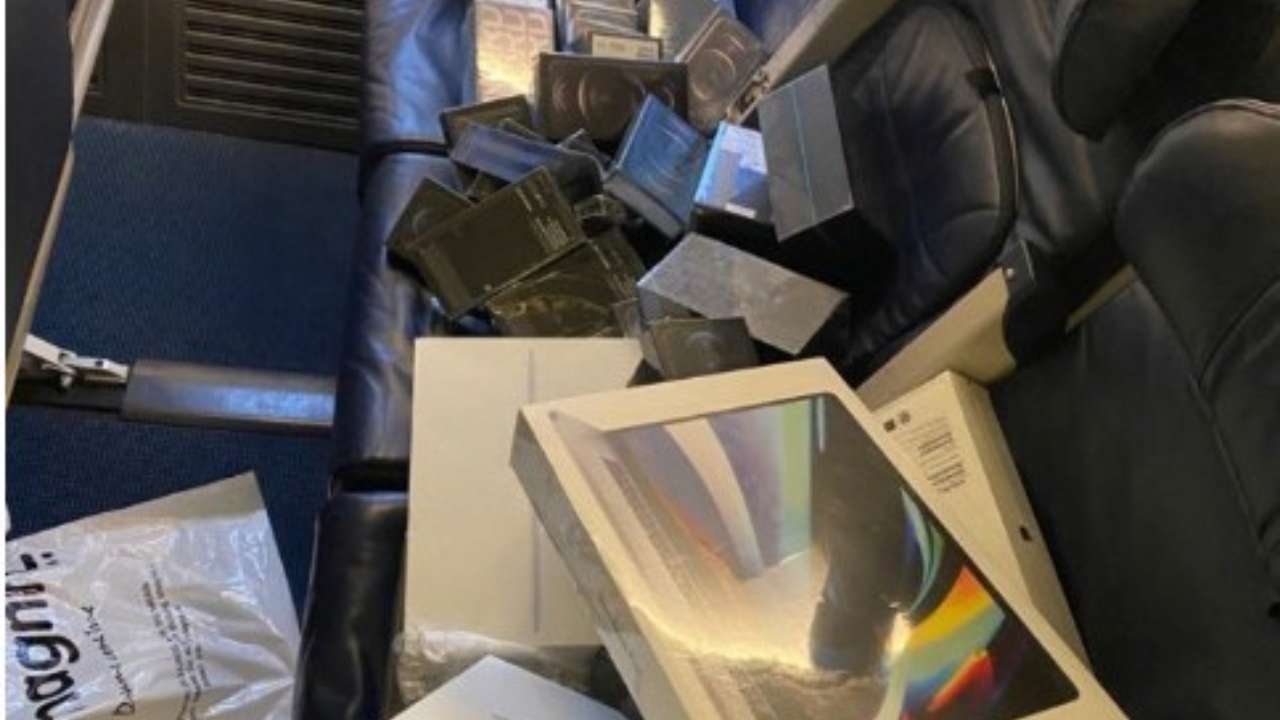Бортпровідники намагалися ввезти в Україну контрабандні iPhone