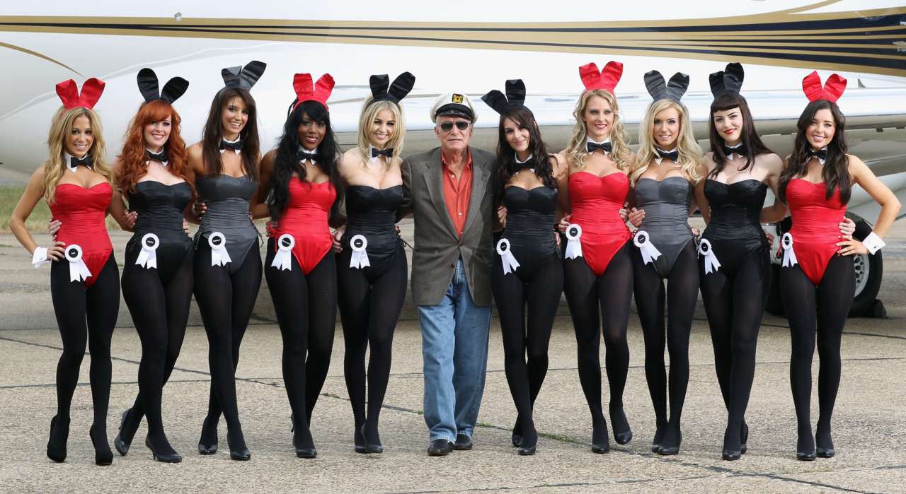 Playboy одягнув темношкірого хлопця у свій відомий еротичний костюм зайця. Фото