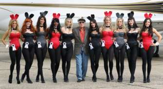 Фото: Getty Images/Автор - Dan Kitwood Playboy одел темнокожего парня в свой известный эротический костюм зайца. Фото