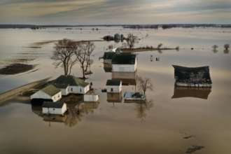 Четыре страны окажутся под водой из-за таяния ледников/Фото: Getty Images Четыре страны окажутся под водой из-за таяния ледников/Фото: Getty Images