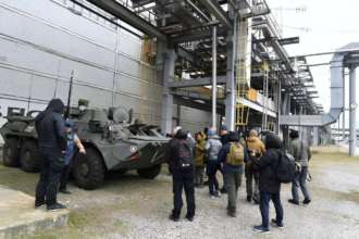 Оккупанты демонстративно разместили военную технику на территории Запорожской АЭС/Фото: zprz_news/telegram Усиливают ядерный террор: оккупанты демонстративно выставили военную технику возле ЗАЭС