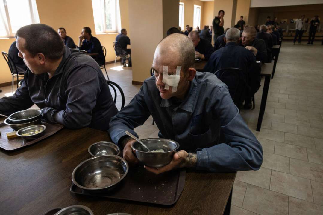 росіяни масово шукають своїх зниклих безвісти військових/Фото: Getty Images