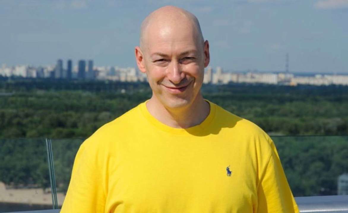 Дмитрий Гордон поделился романтическим снимком со своей супругой/Фото: Instagram/gordondmytro Влюбленная пара: Дмитрий Гордон поделился романтическим снимком