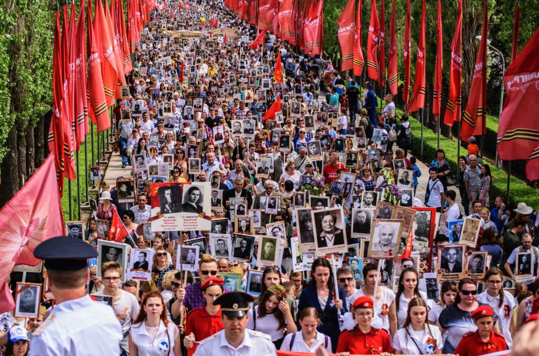 "Держитесь подальше": в ГУР посоветовали гражданским россиянам не идти на военный парад 9 мая