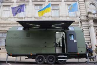 Львовщина передала военным 103 бригады мобильную баню/Фото: Максим Козицкий Львовская обасть передала военным 103 бригады мобильную баню