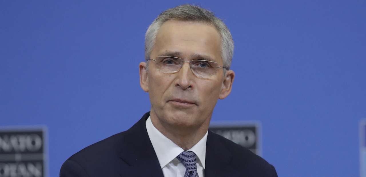 Столтенберг заявил, что войска НАТО находятся в состоянии повышенной готовности/Фото: EPA-EFE/ OLIVIER HOSLET Генсек США рассказал о готовности войск НАТО