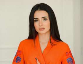 Анна Тринчер с бабушкой и мамой записали песню "Родная мать моя"/Фото: instagram/annatrincher_official Анна Тринчер спела "Родная мать моя" вместе с мамой и бабушкой