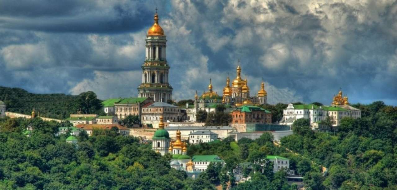 Сторонники УПЦ МП не пропускают комиссию Минкульта в Нижнюю лавру