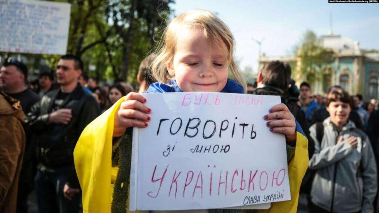 Все меньше украинцев говорят на русском языке в быту Все меньше украинцев говорят на русском языке в быту