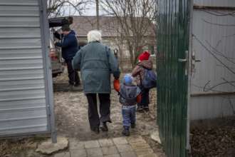 Какие вещи необходимо взять с собой при эвакуации/Фото: gettyimages Какие вещи необходимо взять с собой при эвакуации – перечень от Минреинтеграции