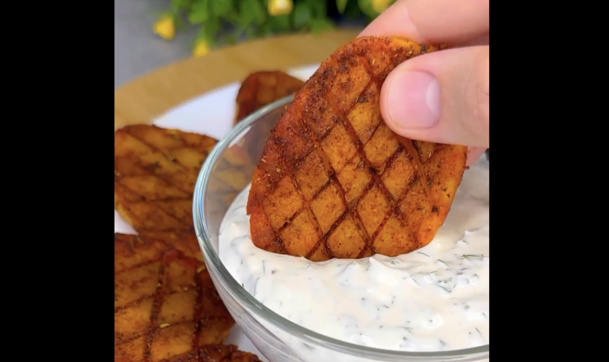 Вкусная картошка в виде ананаса/Фото: кадр из видео Вкусная картошка в виде ананаса/Фото: кадр из видео