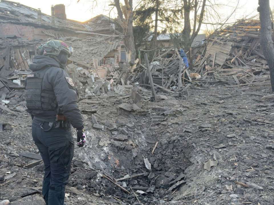 Фото: ТГ-канал Вадим Філашкін / Донецька ОДА (ОВА) россияне сбросили на Константиновку три авиабомбы: есть погибшие