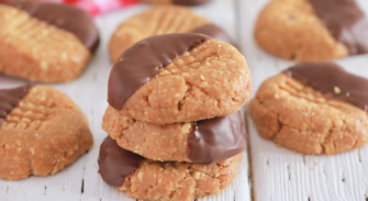 Рецепт печива з арахісового масла без випічки/Фото: Bigger bolder baking Простий рецепт печива з арахісового масла, який не потребує випікання