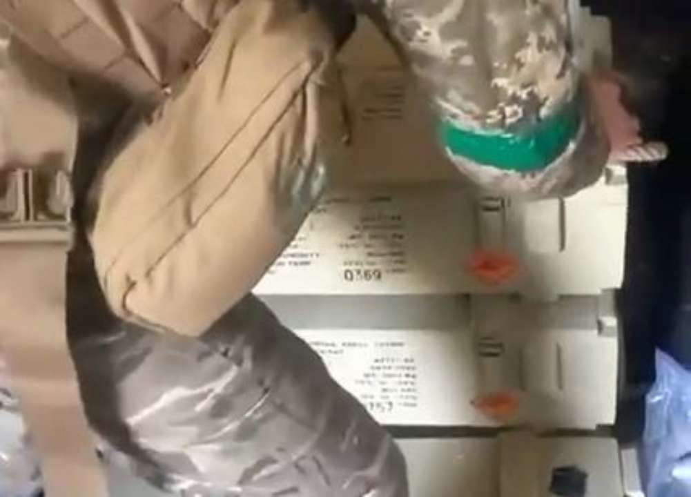 Одна з версій - Штати перехоплюють зброю, яку Іран спрямовує "хусітам", єменським сепаратистам Одна з версій - Штати перехоплюють зброю, яку Іран спрямовує "хусітам", єменським сепаратистам