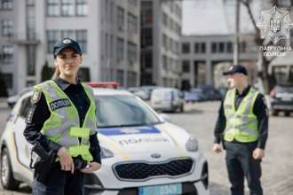 Вор врезался в авто полицейских, пытаясь убежать от охранников / Фото: Патрульная полиция Мгновенная карма: в Сумах вор врезался в авто полиции, пока убегал от охранников