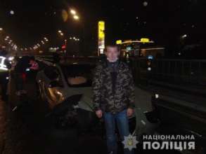 UA.KyivPolice Випив і викрав "Теслу". У Києві затримали робітника автомийки, який потрапив у ДТП на чужому авто