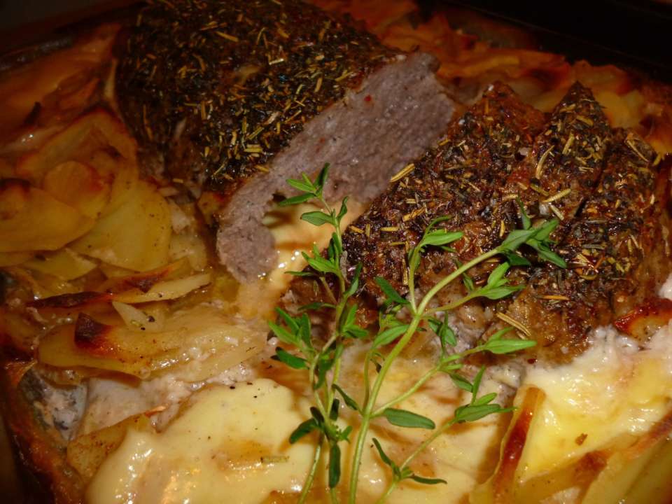 Рецепт мясного рулета по-княжески/Фото: pixabay К Пасхальному столу: пошаговый рецепт жаркого по-княжески