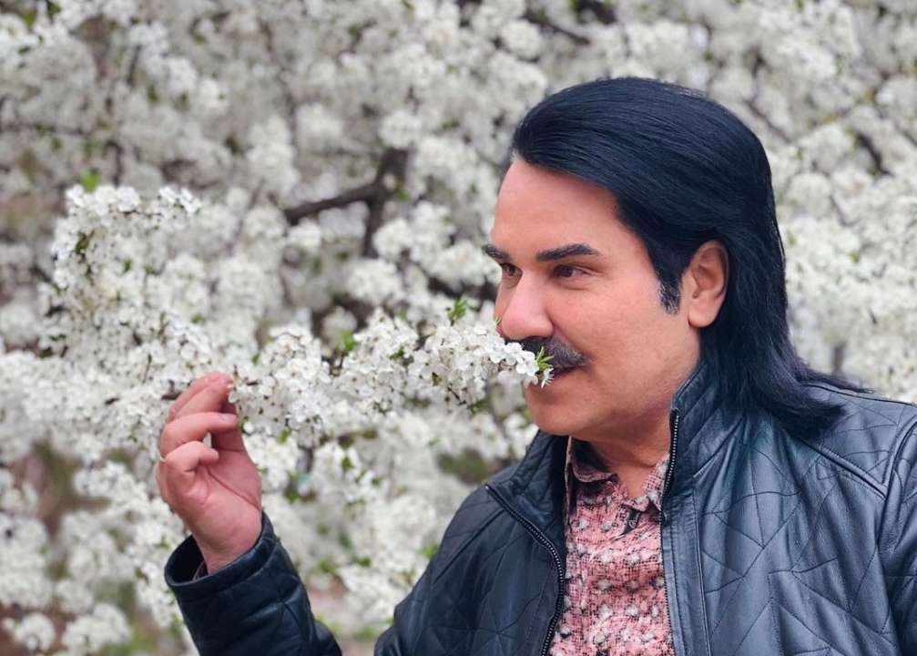 Пылкая фанатка пробралась в окно четвертого этажа к Павлу Зиброву