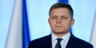 Прем’єр-міністр Словаччини заявив, що країна "не відправить до України жодного снаряду" Прем’єр-міністр Словаччини заявив, що країна "не відправить до України жодного снаряду"