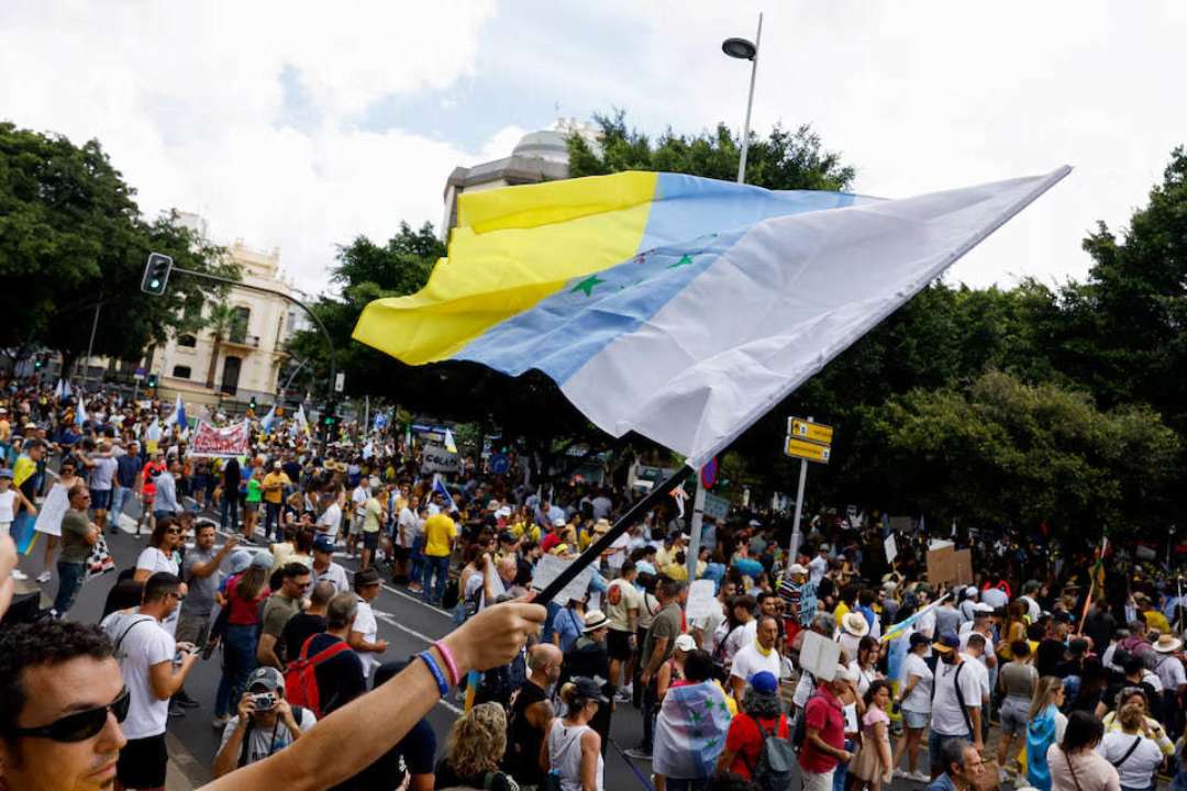 Тисячі людей протестували на Канарських островах через масовий туризм