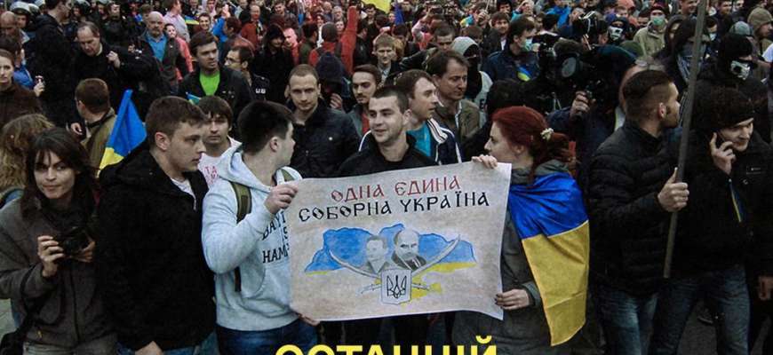 Проукраїнський мітинг у Донецьку 28 квітня 2014 року. Фото: SPRAVDI мітинг у донецьку