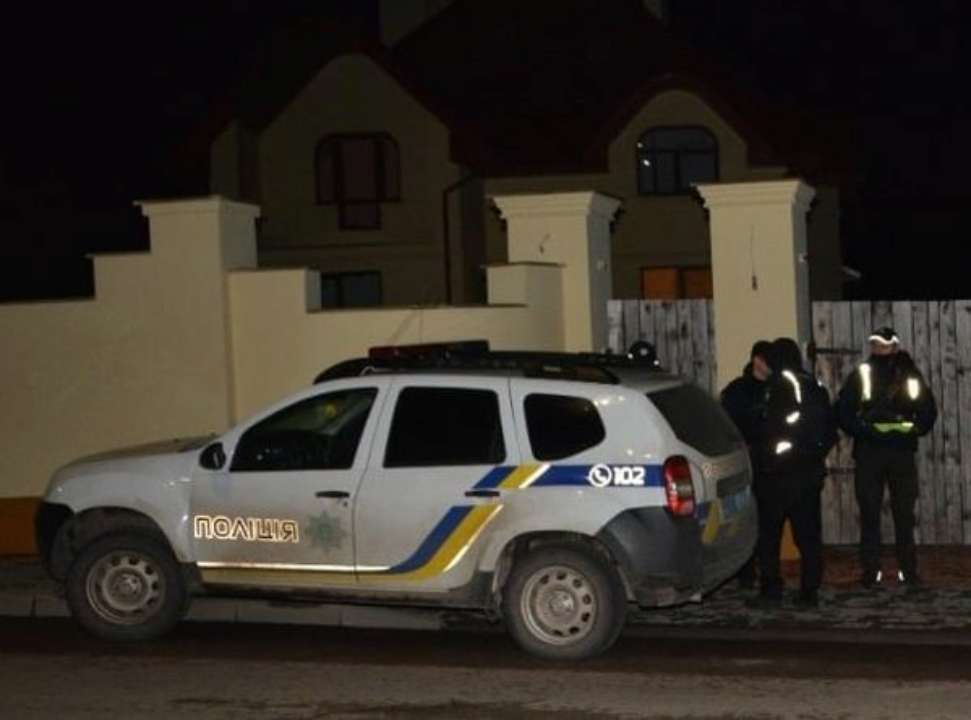На Львівщині затримали чоловіка, який погрожував поліції вогнепальною зброєю