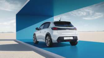 Peugeot представила компактний електрокар із запасом ходу 400 км/Фото: Stellantis Peugeot