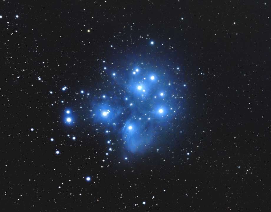 Телескоп показал скопление голубых звезд/Фото: unsplash Телескоп Hubble зафиксировал скопление голубых звезд: как оно выглядит