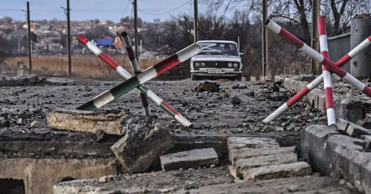 Пропускають лише з російським паспортом: росіяни блокують евакуацію з Олешків на Херсонщині Пропускають лише з російським паспортом: росіяни блокують евакуацію з Олешків на Херсонщині