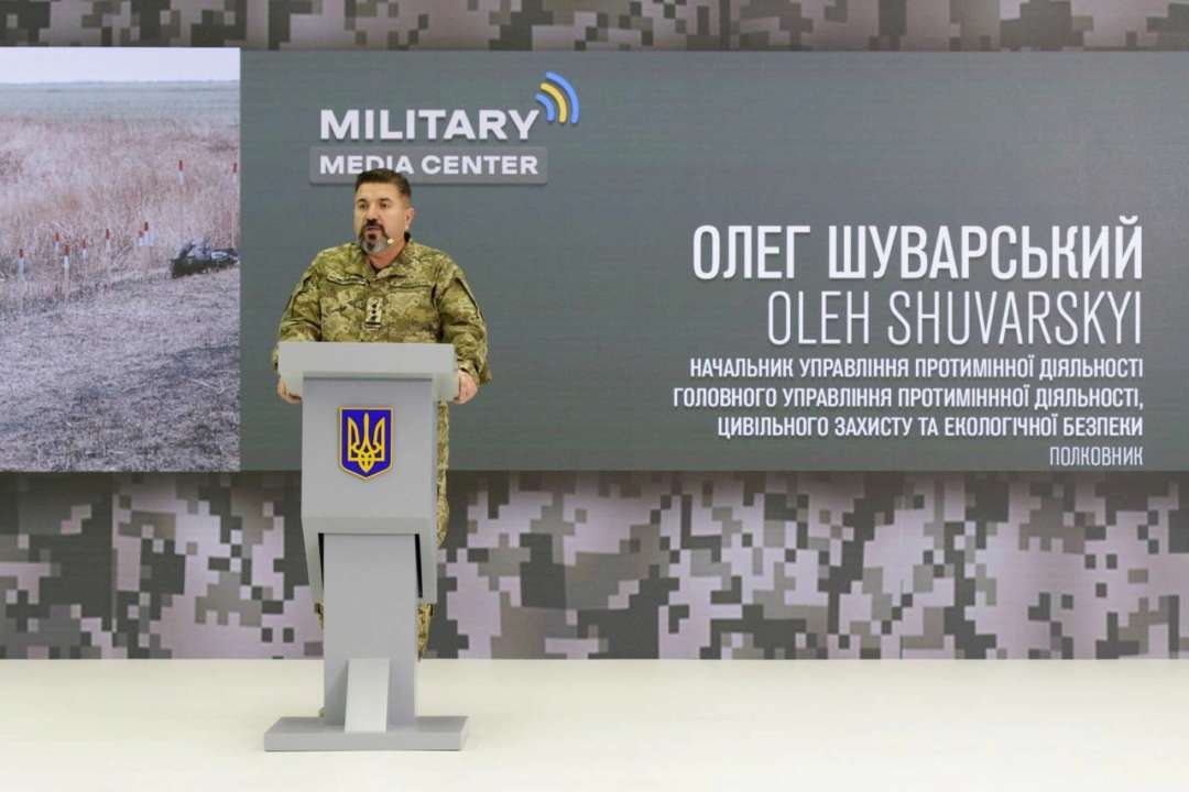 На сьогодні в Україні для очищення території від вибухонебезпечних предметів застосовується два види робіт