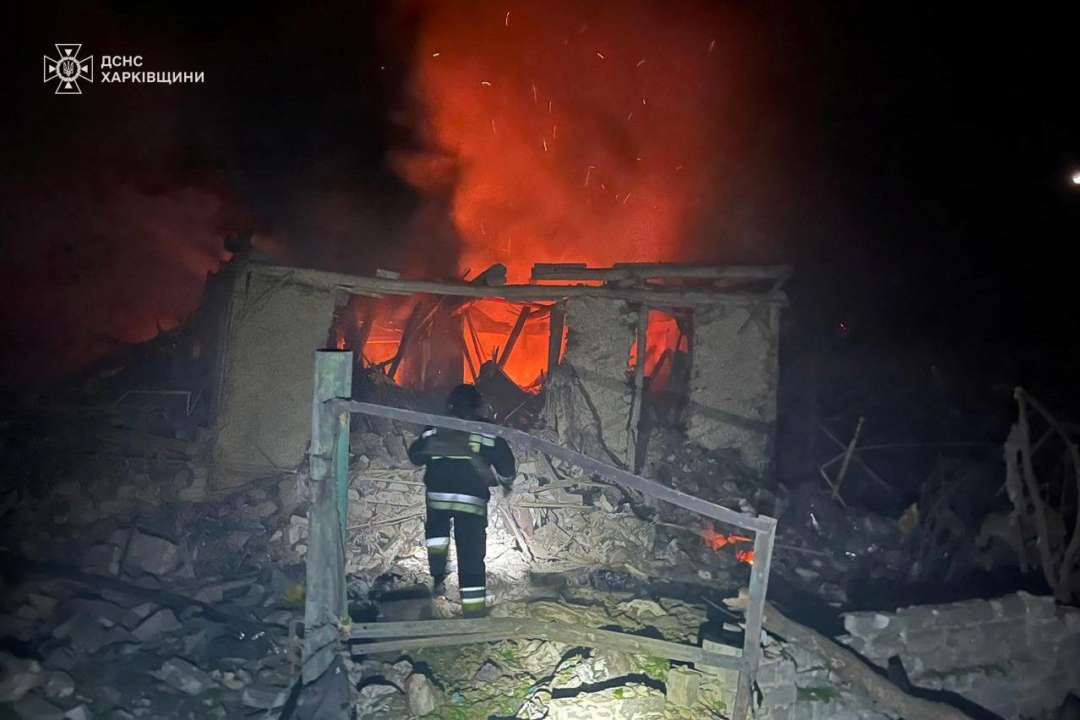 Горел дом в результате обстрела: россияне обстреляли Харьковскую область