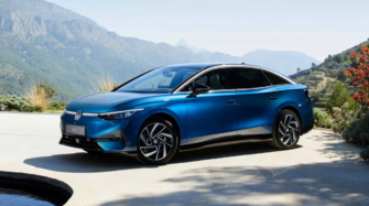 Volkswagen представила технологию активного капота для защиты пешеходов/Фото: Volkswagen Технология активного капота Volkswagen будет спасать жизнь пешеходов