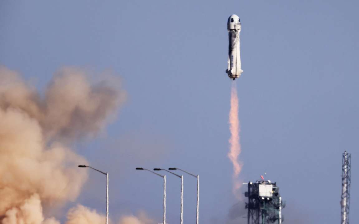 Со звездой сериала: Blue Origin во второй раз отправила в космос туристов