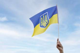 В Чехии мужчине запретили въезд в Прагу из-за флага Украины / Фото: Freepik В Чехии мужчине запретили въезд в Прагу из-за флага Украины / Фото: Freepik