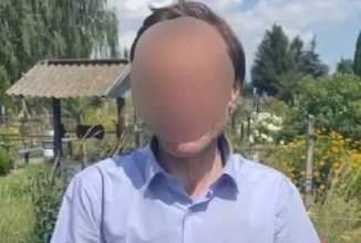 У Броварському районі чоловік вчинив наругу над могилою/Фото: Нєбитов Андрій/telegram У Броварському районі чоловік розкопав могилу і дістав тіло померлого: деталі