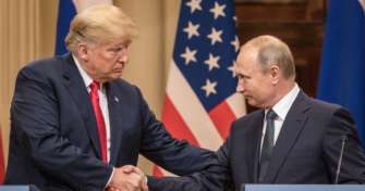 Трамп розповів про що розмовляв із путіним по телефону. Фото: GettyImages/Автор- Chris McGrath трамп і путін