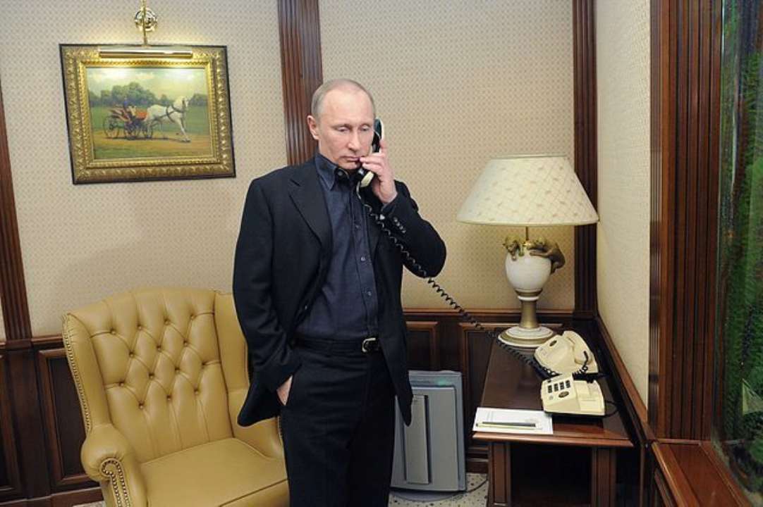 Путін заявив Макрону, що ракетні обстріли по Україні є антиросійською дезінформацією