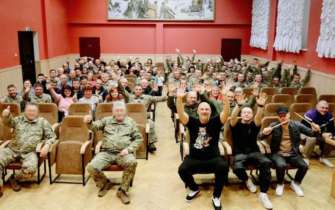 Потап устроил концерт для украинских военных/Фото: Instagram "Мужественные люди, которыми мы восхищаемся": Потап выступил перед украинскими военнослужащими. Виде