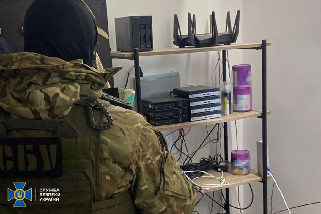 У Полтаві ліквідували потужний проксі-центр/Фото: СБУ Поширювали прокремлівські фейки в українських соцмережах: СБУ ліквідували потужний проксі-центр